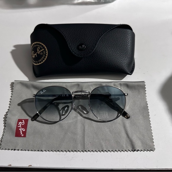 Ray-Ban Circle Grayish/Blueish Tint Sunglasses - Picture 4 of 7